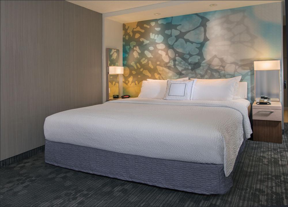 Отель Courtyard By Marriott Ленсинг Экстерьер фото