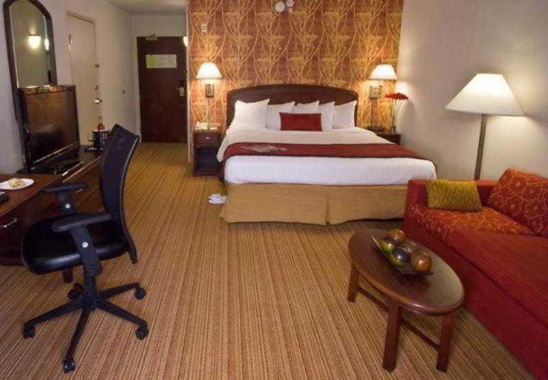 Отель Courtyard By Marriott Ленсинг Номер фото