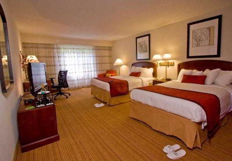 Отель Courtyard By Marriott Ленсинг Номер фото